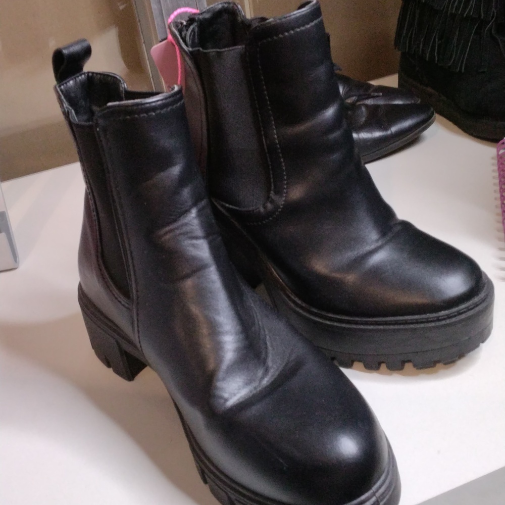 Diba True Womens Black Leather Boot Over Blue Background - Black